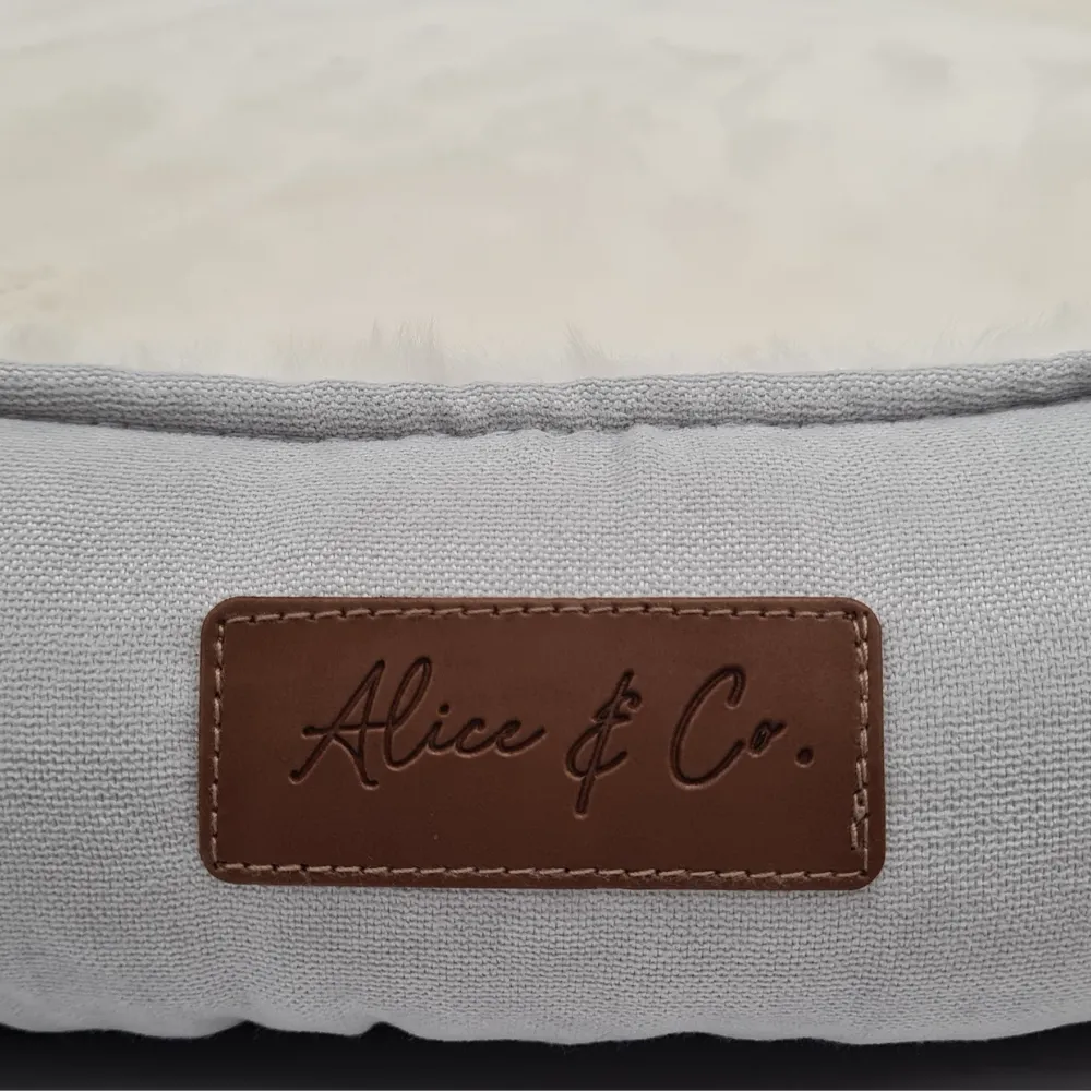 Alice & Co - Luna - Grey Velvet Dog Bed